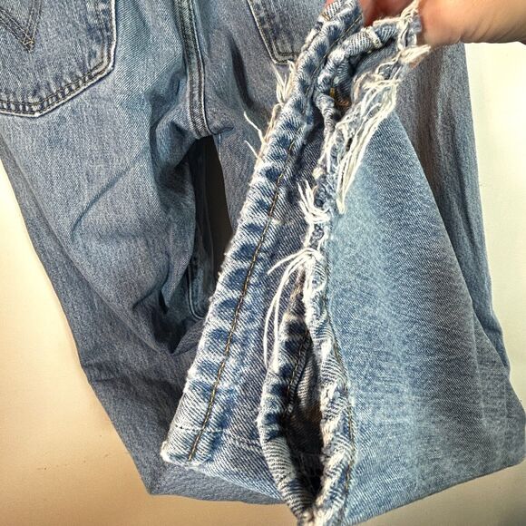 Levis 501 Jeans Mens 32x31 Straight Medium Wash Cotton Distressed Frayed - Picture 14 of 14